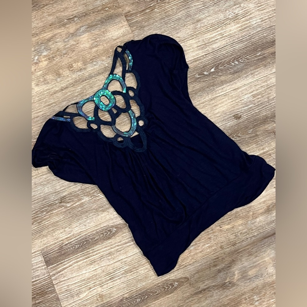 Navy blue top with sequin back design🦋